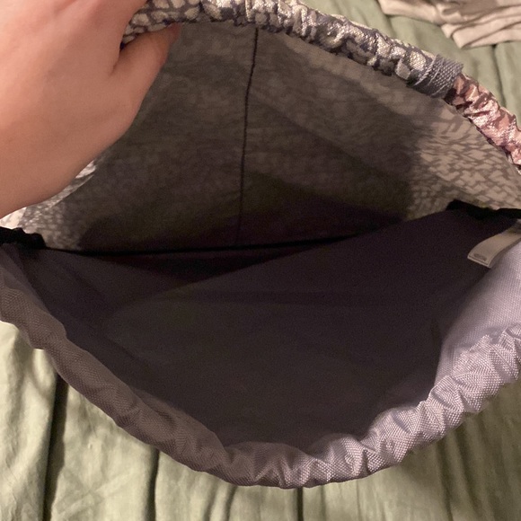 Adidas Drawstring Bag - Picture 3 of 3